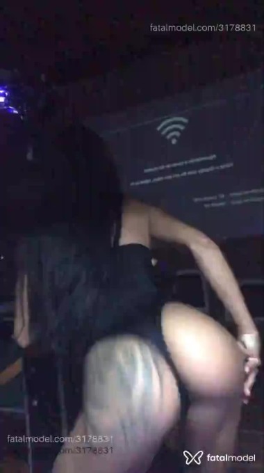 Acompanhante mulher com cabelo castanho de olhos castanhos em Atibaia - Larissa