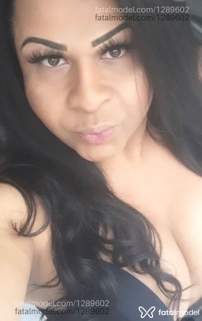 Acompanhante travesti com cabelo colorido de olhos mel em Balneário Camboriú - Amanda