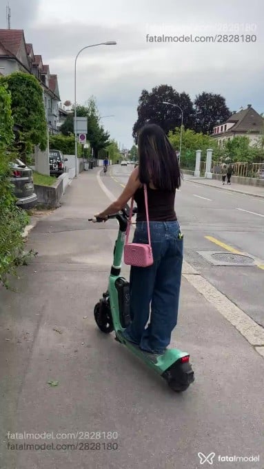 Acompanhante mulher com cabelo colorido de olhos mel em Belo Horizonte - Stella Lins