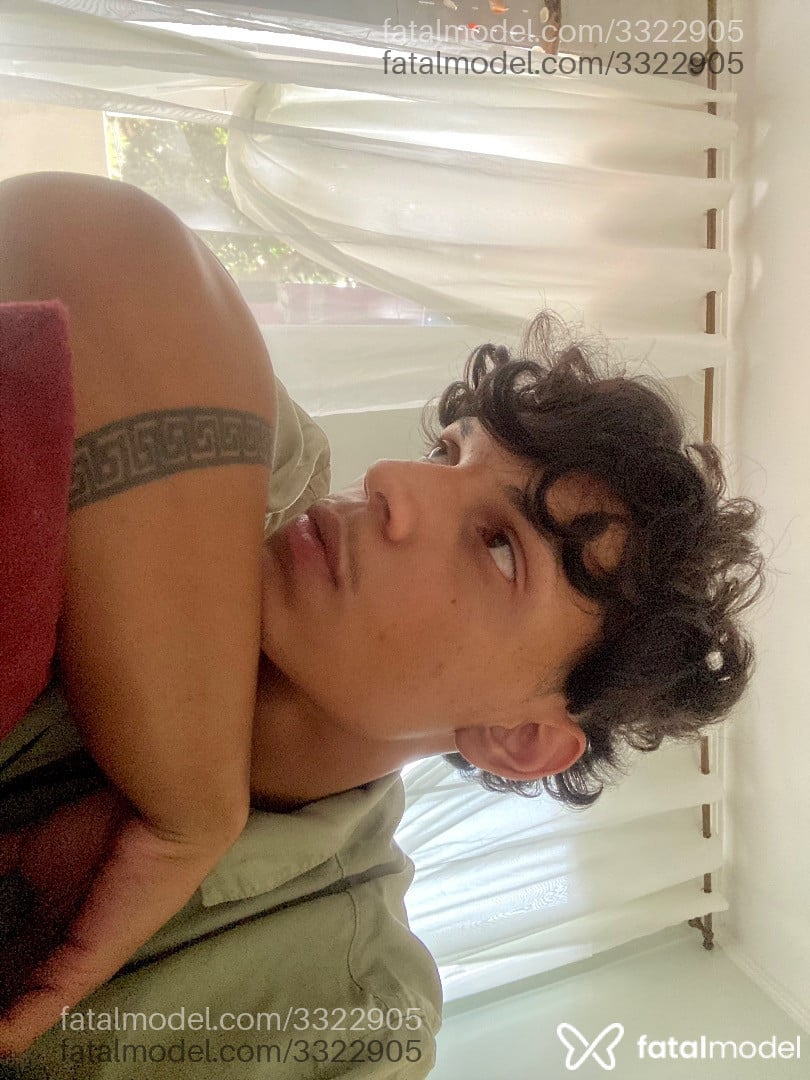 Acompanhante homem morena (o) de olhos castanhos - Zayon Acompanhante homem morena (o) de olhos castanhos - Zayon