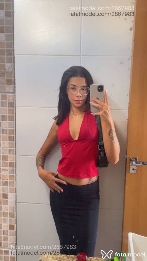 Acompanhante mulher com cabelo castanho de olhos azuis em Campina Grande - Mariah Rodrigues
