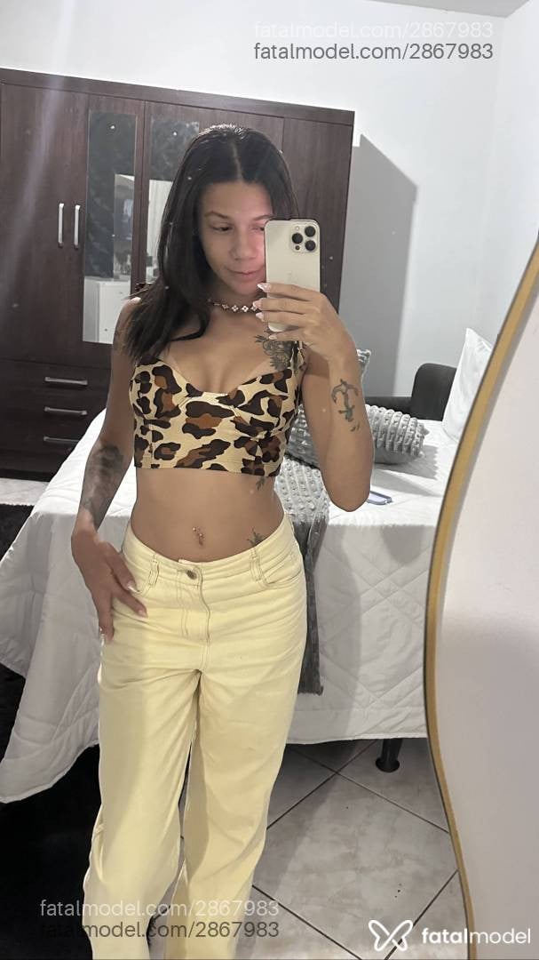 Acompanhante mulher com cabelo castanho de olhos azuis em Campina Grande - Mariah Rodrigues