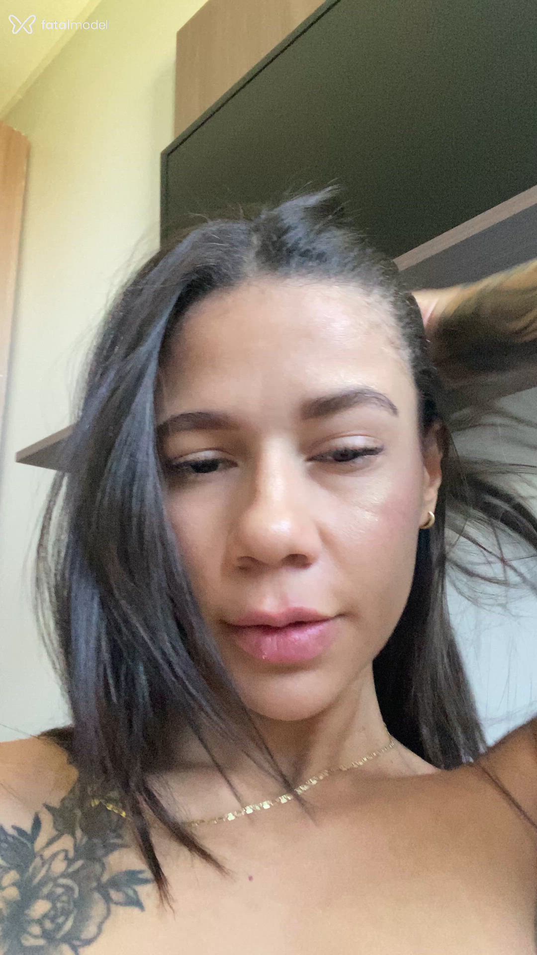 Acompanhante mulher com cabelo castanho de olhos azuis - Mariah Rodrigues Acompanhante mulher com cabelo castanho de olhos azuis - Mariah Rodrigues