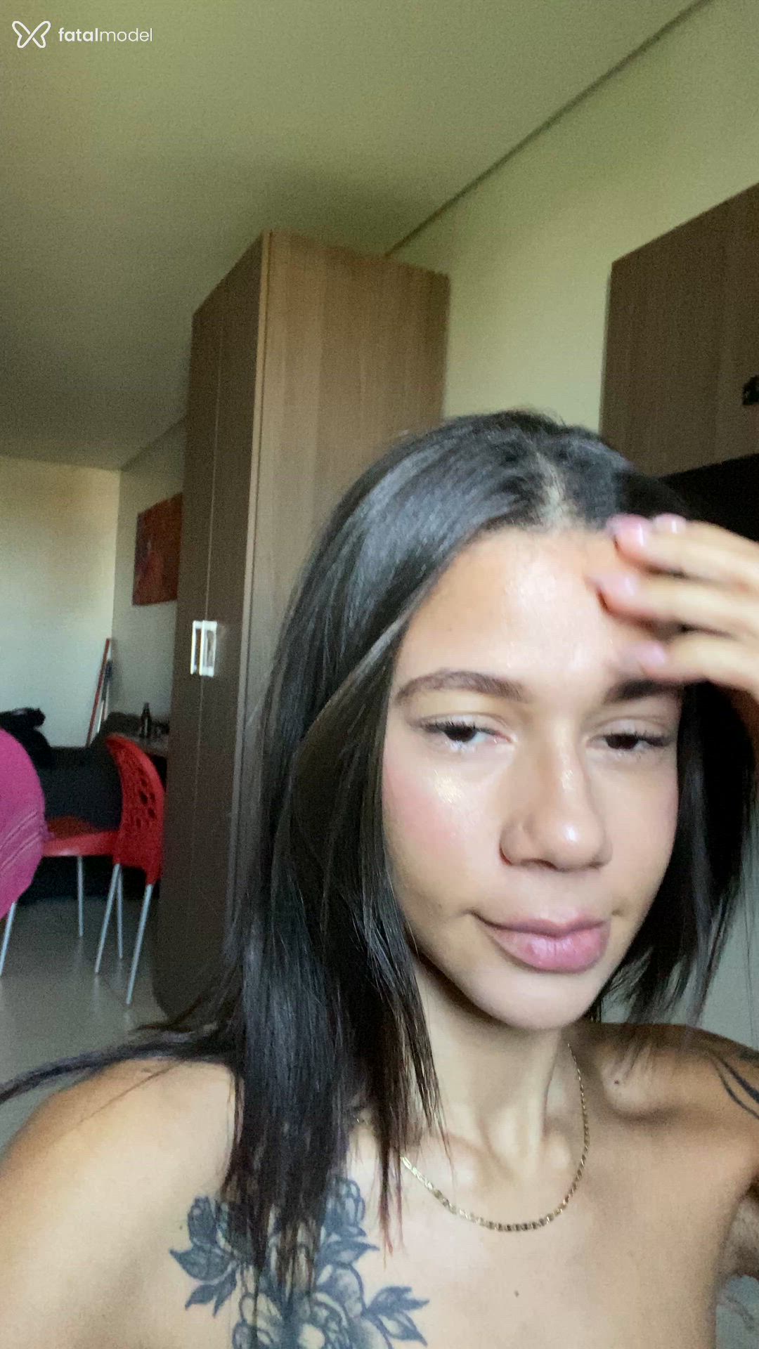 Acompanhante mulher com cabelo castanho de olhos azuis - Mariah Rodrigues Acompanhante mulher com cabelo castanho de olhos azuis - Mariah Rodrigues