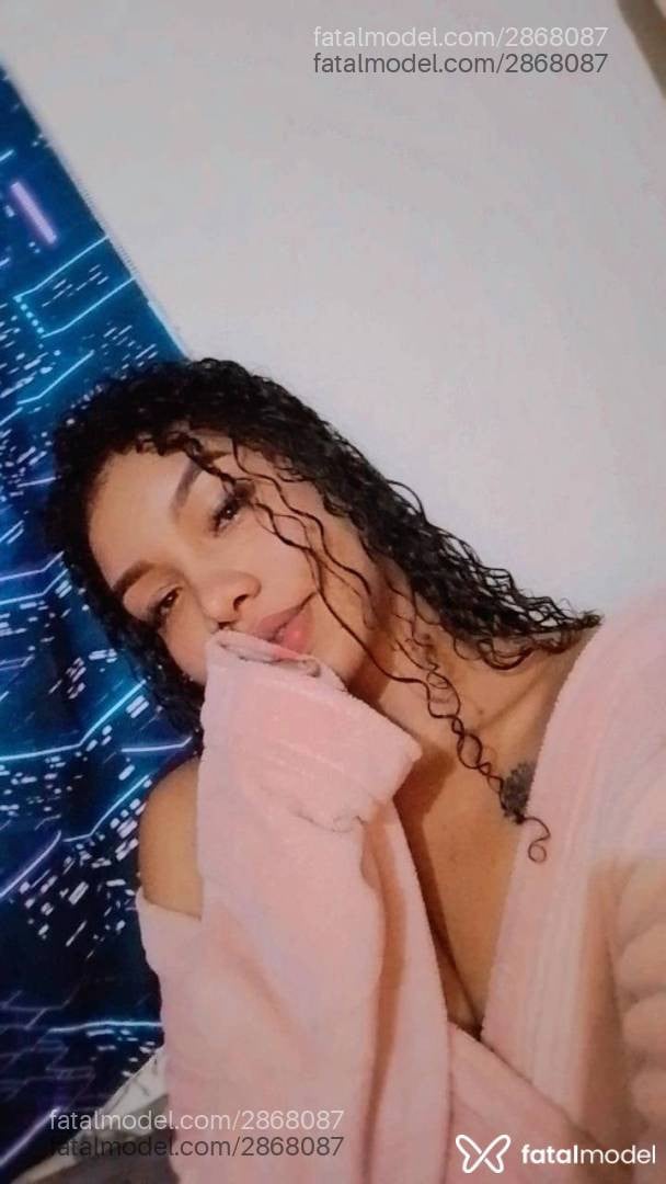 Acompanhante mulher com cabelo colorido de olhos castanhos - Tiffany