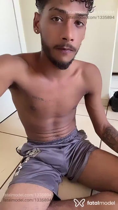 Acompanhante homem com cabelo castanho de olhos castanhos em Ribeirão Preto Acompanhante homem com cabelo castanho de olhos castanhos em Ribeirão Preto - Leonardo