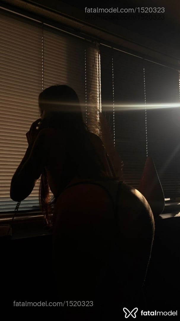 Acompanhante mulher com cabelo castanho de olhos castanhos - Thayla Medeiros