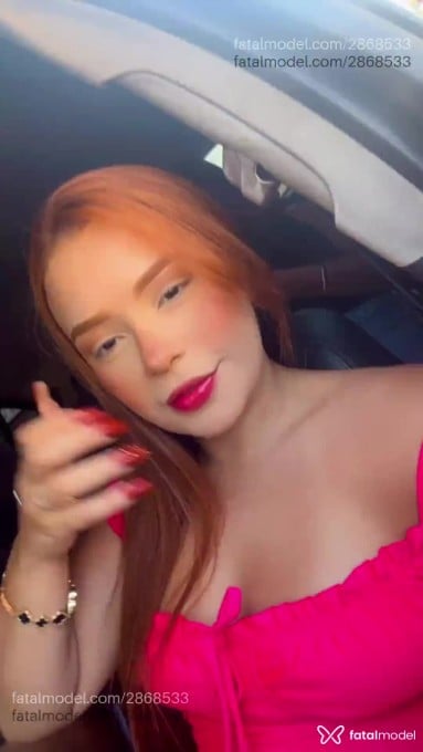Acompanhante mulher ruiva (o) de olhos castanhos - Bella