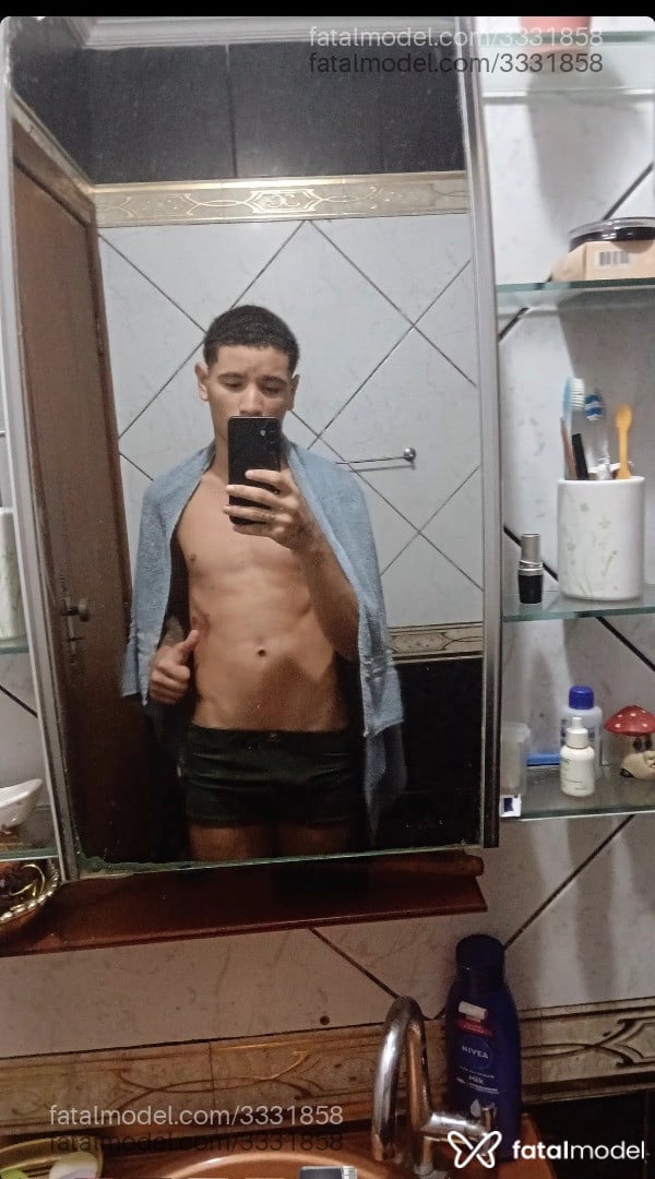 Acompanhante homem morena (o) de olhos castanhos em Rio de Janeiro - Judas
