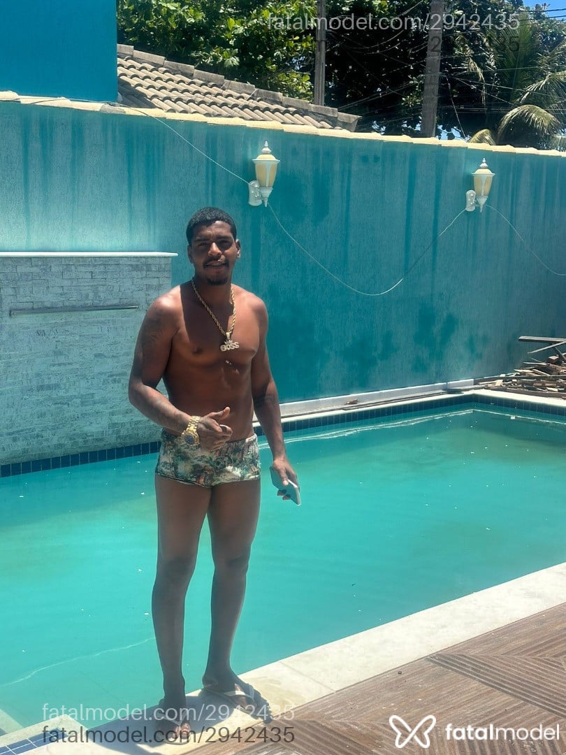 Acompanhante homem morena (o) de olhos mel em Cabo Frio Acompanhante homem morena (o) de olhos mel em Cabo Frio - Salomo
