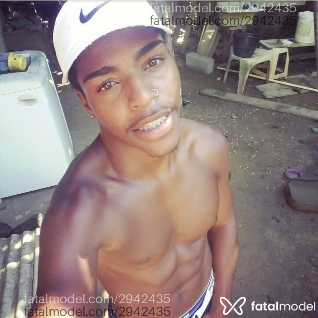 Acompanhante homem morena (o) de olhos mel em Cabo Frio Acompanhante homem morena (o) de olhos mel em Cabo Frio - Salomo