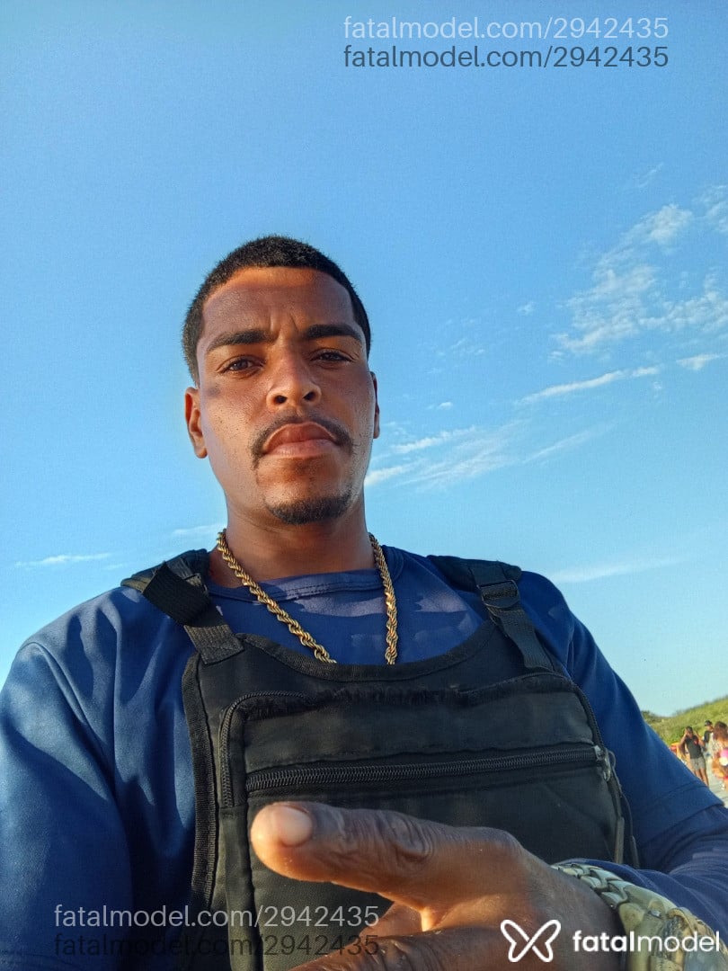 Acompanhante homem morena (o) de olhos mel em Cabo Frio Acompanhante homem morena (o) de olhos mel em Cabo Frio - Salomo