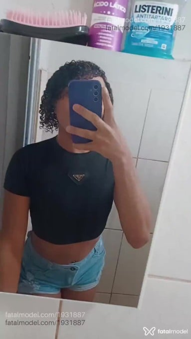 Acompanhante não-binário morena (o) de olhos pretos em Araraquara - CARLETE
