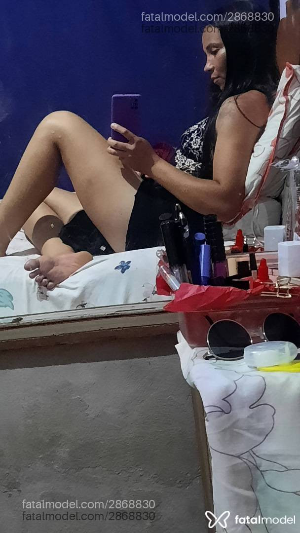 Acompanhante mulher morena (o) de olhos mel em Virtual Acompanhante mulher morena (o) de olhos mel em Virtual - Michele