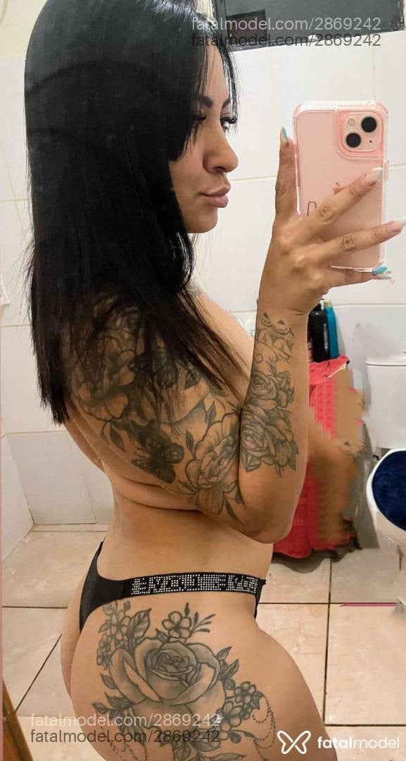Acompanhante mulher morena (o) de olhos castanhos - Amanda