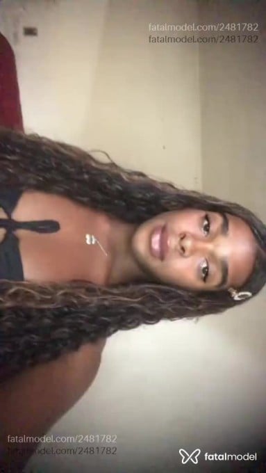 Acompanhante mulher trans com cabelo castanho de olhos mel em Leopoldina - Yanaxx