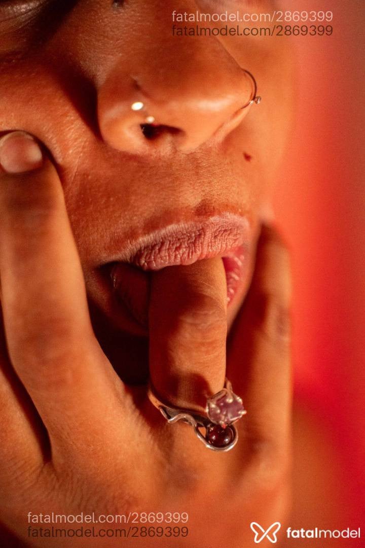 Acompanhante mulher morena (o) de olhos castanhos em Salvador - Pretta Nina