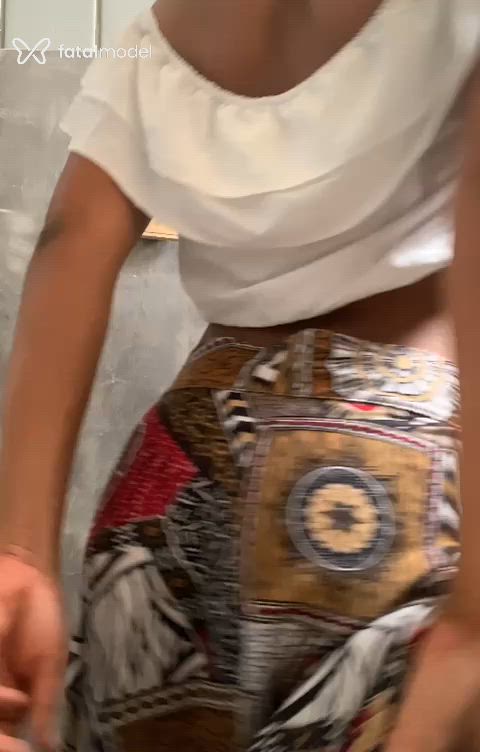 Acompanhante mulher morena (o) de olhos castanhos em Salvador Acompanhante mulher morena (o) de olhos castanhos em Salvador - Pretta Nina
