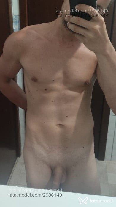 Acompanhante homem com cabelo castanho de olhos verdes - Marcus Vinicius