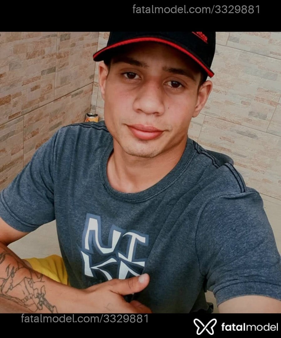 Acompanhante homem com cabelo castanho de olhos castanhos em Itajaí Acompanhante homem com cabelo castanho de olhos castanhos em Itajaí - Felipe