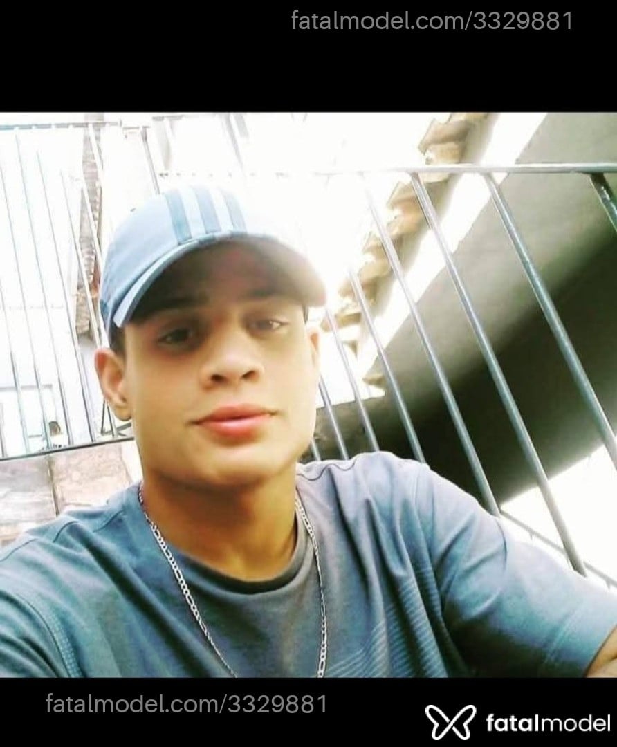 Acompanhante homem com cabelo castanho de olhos castanhos em Itajaí Acompanhante homem com cabelo castanho de olhos castanhos em Itajaí - Felipe