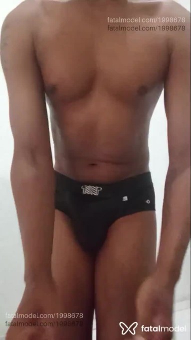 Acompanhante homem morena (o) de olhos castanhos em Virtual - Posuido