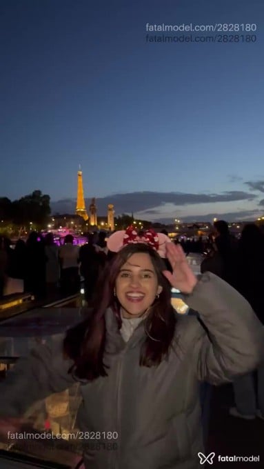Acompanhante mulher com cabelo colorido de olhos mel em Belo Horizonte - Stella Lins