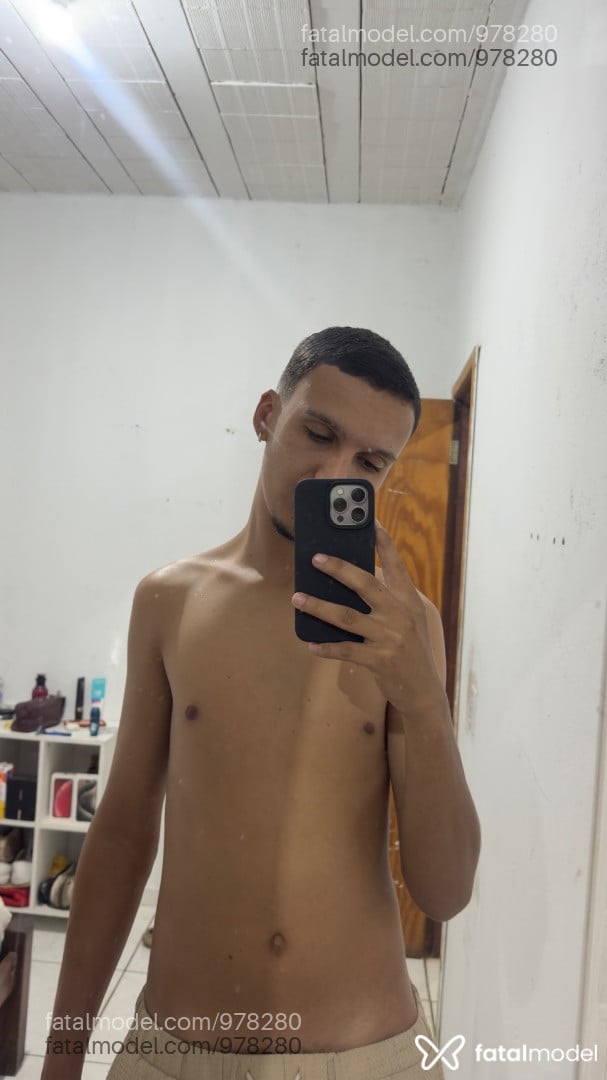 Acompanhante homem morena (o) de olhos castanhos em Sete Lagoas - Breno