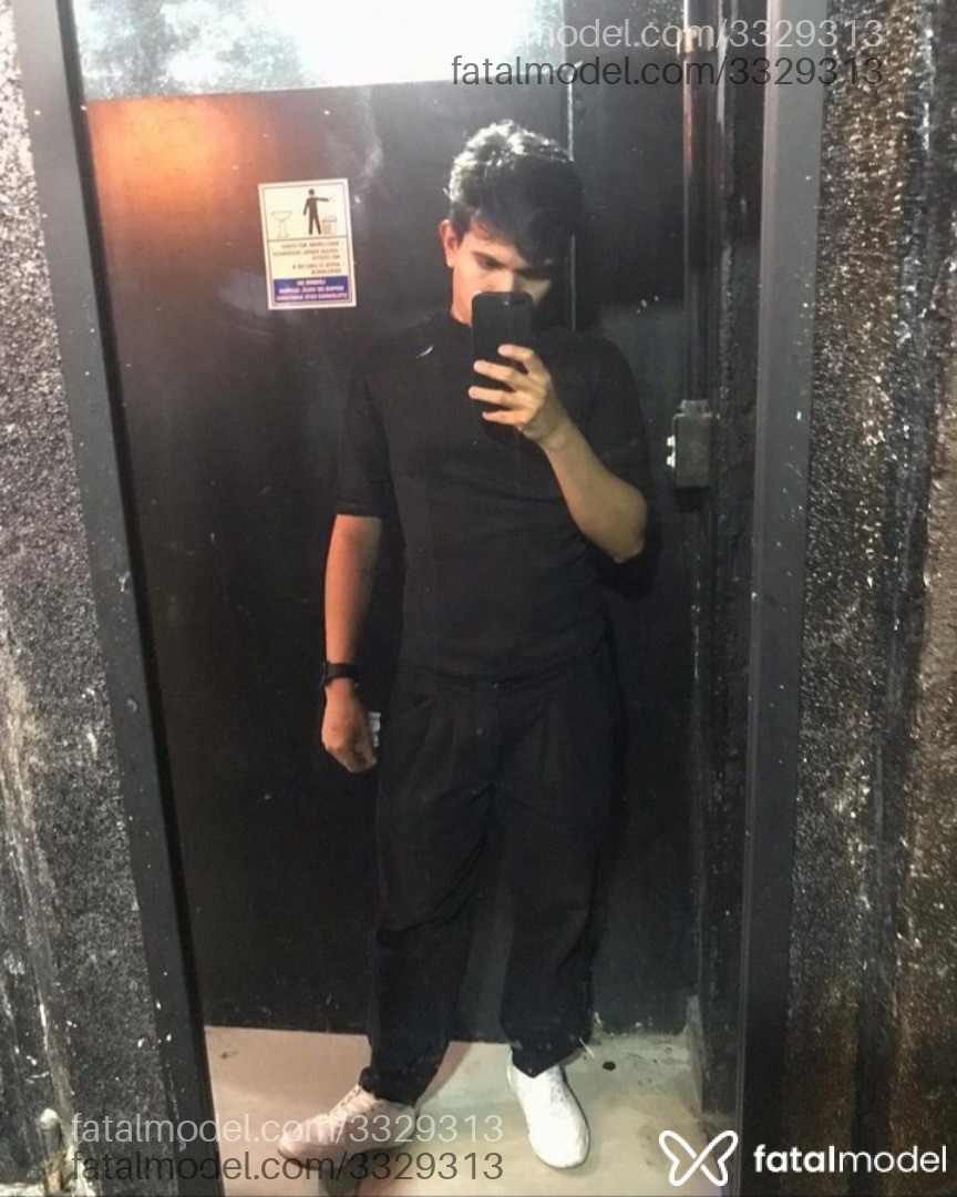 Acompanhante homem com cabelo castanho de olhos pretos em Porto Seguro Acompanhante homem com cabelo castanho de olhos pretos em Porto Seguro - Binho