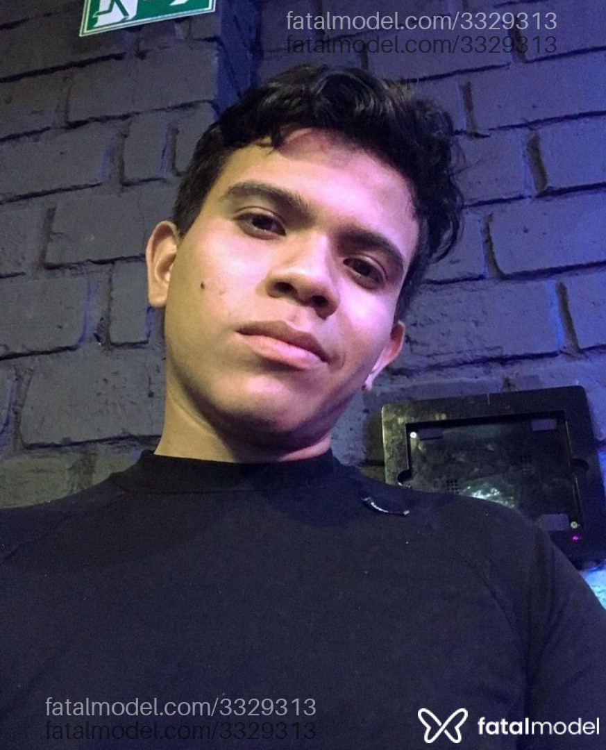 Acompanhante homem com cabelo castanho de olhos pretos em Porto Seguro Acompanhante homem com cabelo castanho de olhos pretos em Porto Seguro - Binho