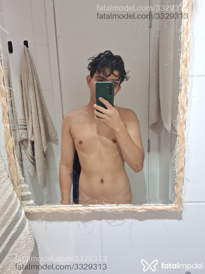 Acompanhante homem com cabelo castanho de olhos pretos em Porto Seguro Acompanhante homem com cabelo castanho de olhos pretos em Porto Seguro - Binho