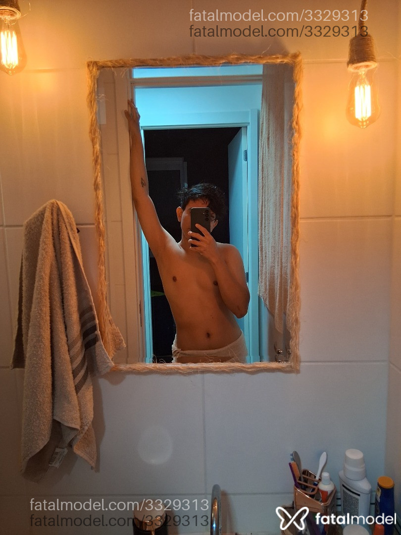 Acompanhante homem com cabelo castanho de olhos pretos em Porto Seguro Acompanhante homem com cabelo castanho de olhos pretos em Porto Seguro - Binho