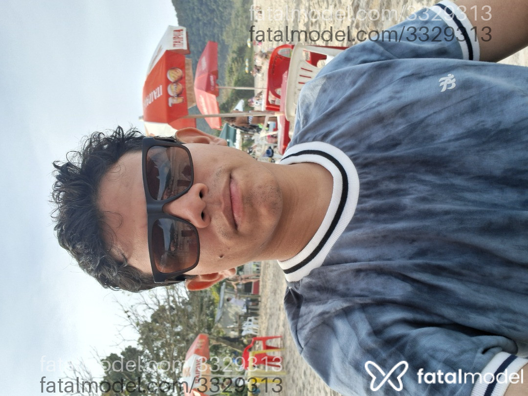 Acompanhante homem com cabelo castanho de olhos pretos em Porto Seguro Acompanhante homem com cabelo castanho de olhos pretos em Porto Seguro - Binho