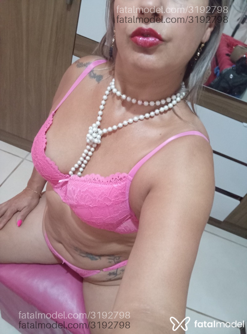 Acompanhante mulher loira (o) de olhos pretos - Daiane Acompanhante mulher loira (o) de olhos pretos - Daiane