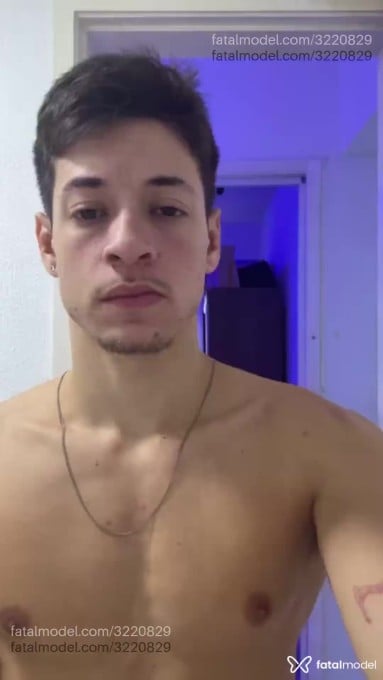 Acompanhante homem com cabelo castanho de olhos castanhos em Virtual - Nyyxx