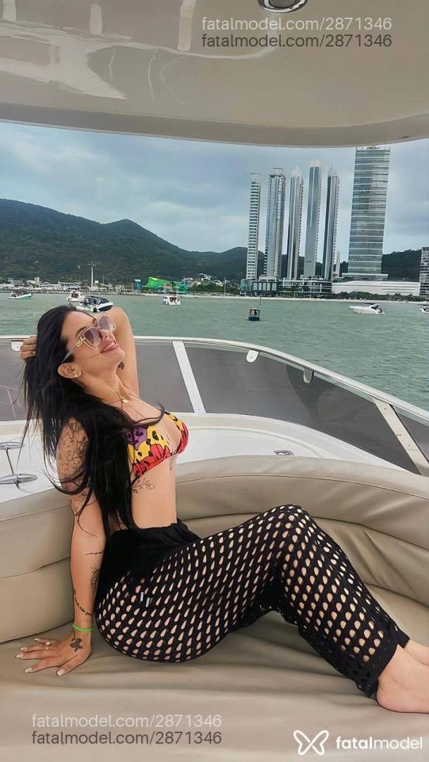 Acompanhante mulher com cabelo castanho de olhos castanhos em Itapema - Brenda