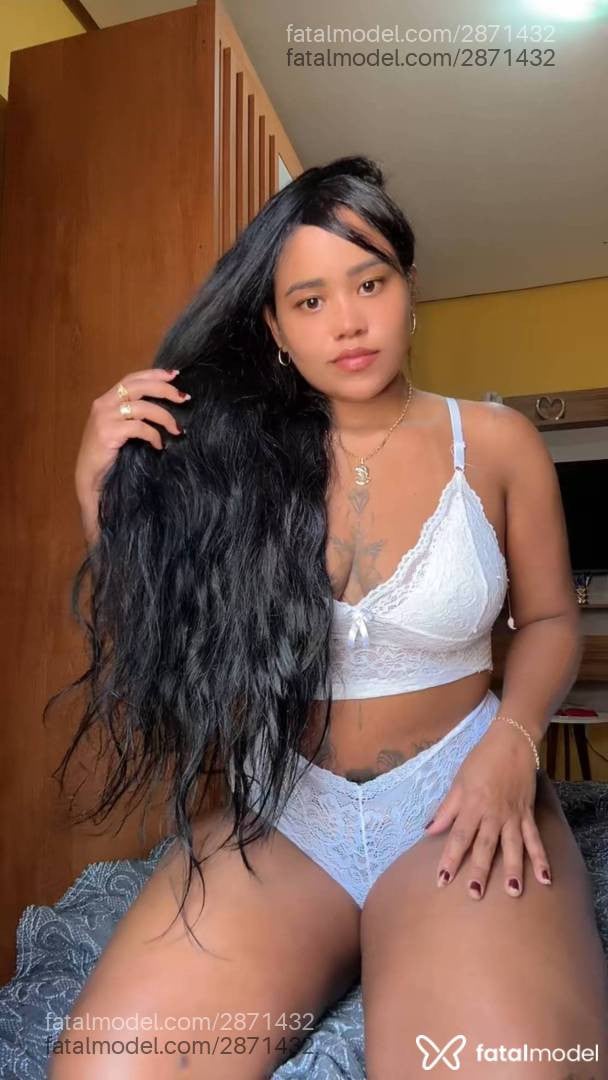 Acompanhante mulher morena (o) de olhos pretos - Negra Raiz