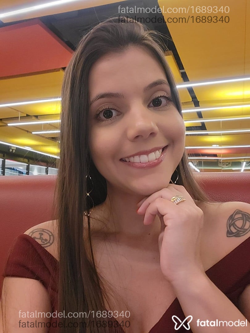 Acompanhante mulher com cabelo castanho de olhos castanhos em São Paulo - Alice