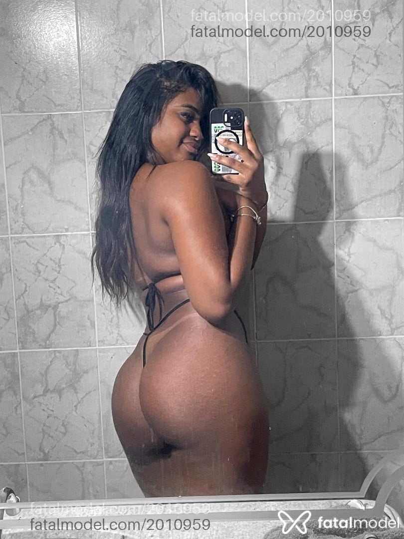 Acompanhante mulher com cabelo castanho de olhos castanhos em Patos de Minas Acompanhante mulher com cabelo castanho de olhos castanhos em Patos de Minas - Jade Gomes