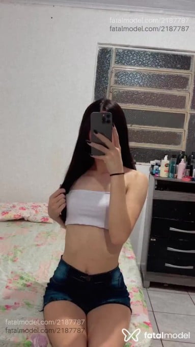 Acompanhante mulher trans com cabelo colorido de olhos castanhos em Londrina - Mirela