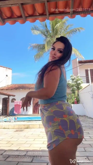 Acompanhante mulher morena (o) de olhos castanhos em Iguaba Grande - Talia