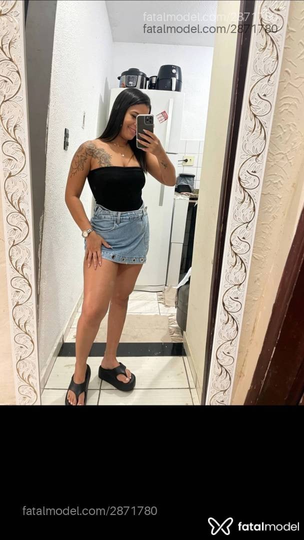 Acompanhante mulher morena (o) de olhos castanhos - Emily
