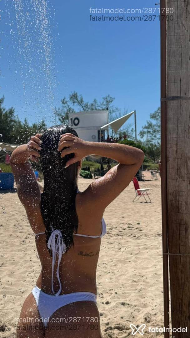 Acompanhante mulher morena (o) de olhos castanhos - Emily