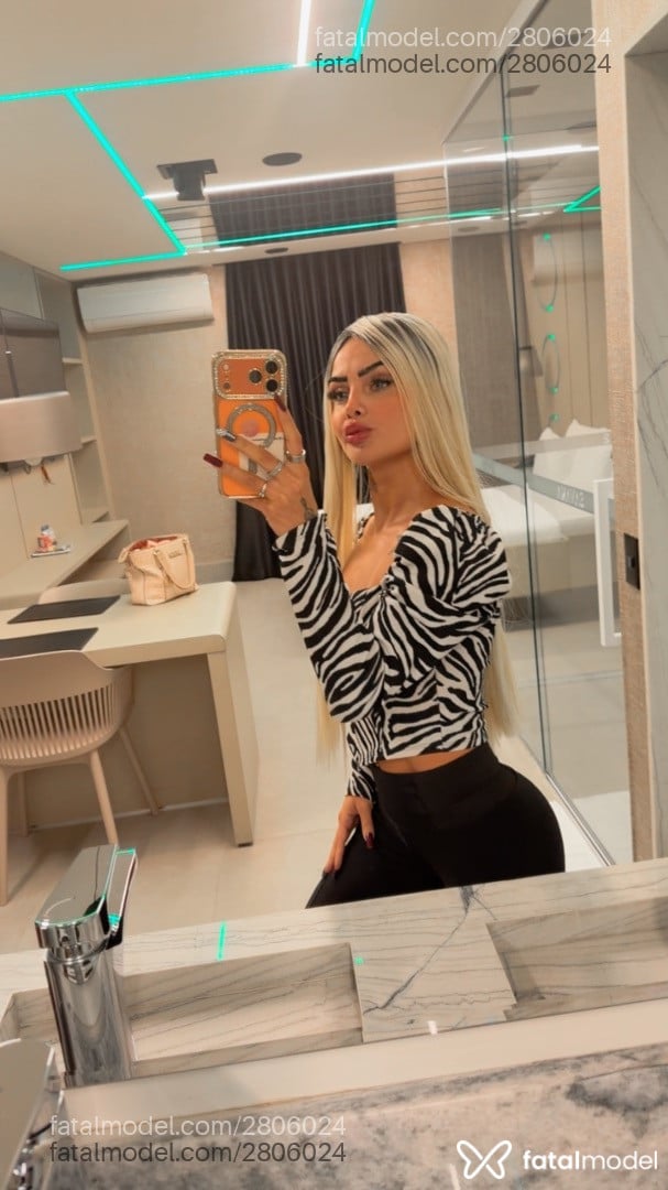 Acompanhante mulher loira (o) de olhos castanhos em São Paulo - Lorena