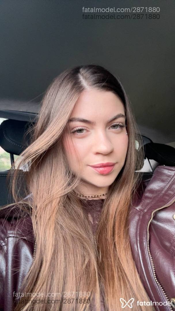 Acompanhante mulher ruiva (o) de olhos verdes - Sara Lima