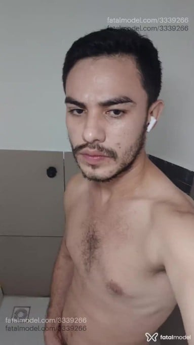 Acompanhante homem com cabelo castanho de olhos castanhos em Manaus Acompanhante homem com cabelo castanho de olhos castanhos em Manaus - Helel