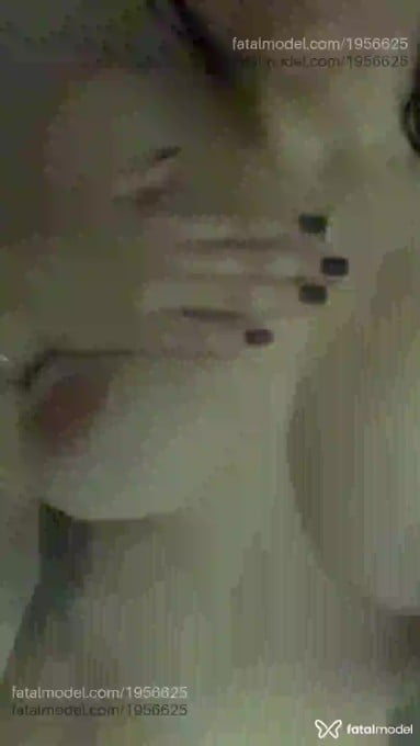 Acompanhante mulher com cabelo castanho de olhos castanhos em Virtual - Perséfone Hagne