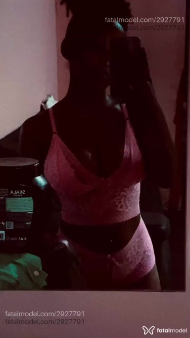 Acompanhante mulher morena (o) de olhos pretos em Virtual - Srareis