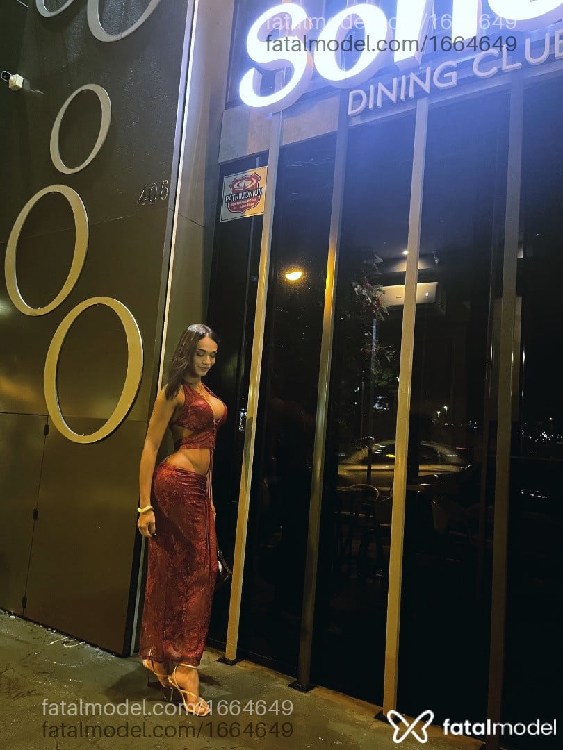 Acompanhante mulher trans loira (o) de olhos castanhos em Maringá - LIANDRA PEIXES