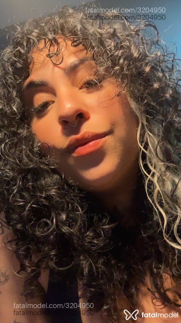 Acompanhante mulher morena (o) de olhos castanhos em Rio de Janeiro Acompanhante mulher morena (o) de olhos castanhos em Rio de Janeiro - Pampam